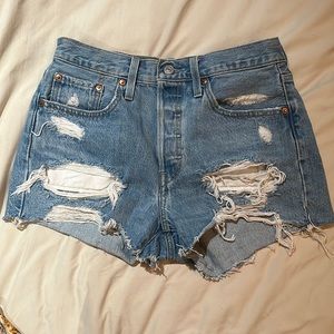 LEVI shorts distressed